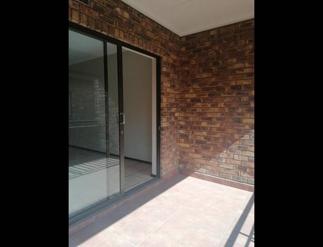 2 BEDROOM TOWNHOUSE FOR SALE IN SONNEVELD